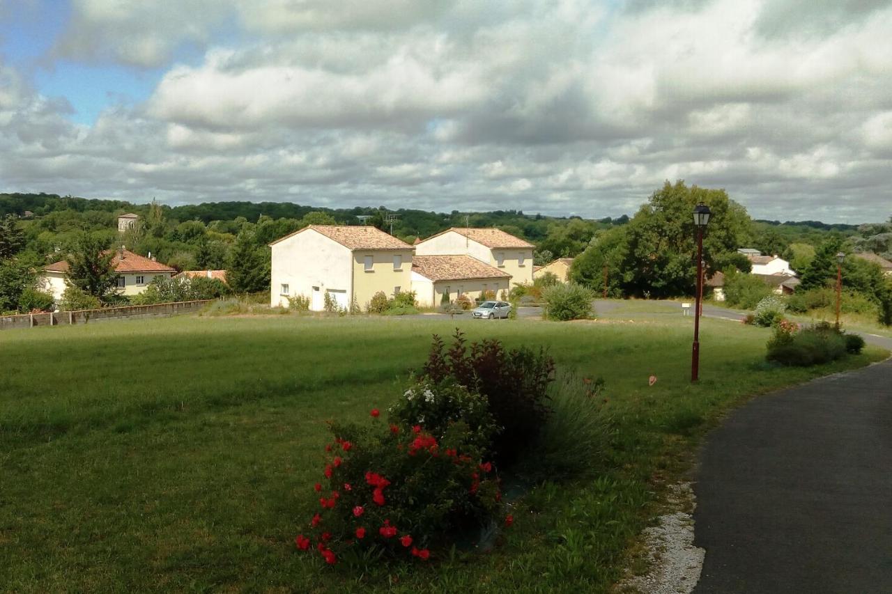 Bonabri Vacances - Chambres D'Hotes Chazelles  Exterior foto